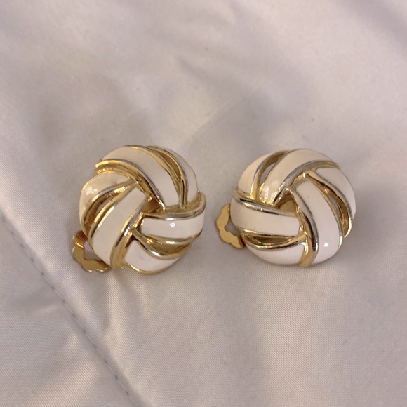 Vintage White and Gold Tone - Picture 1 of 3